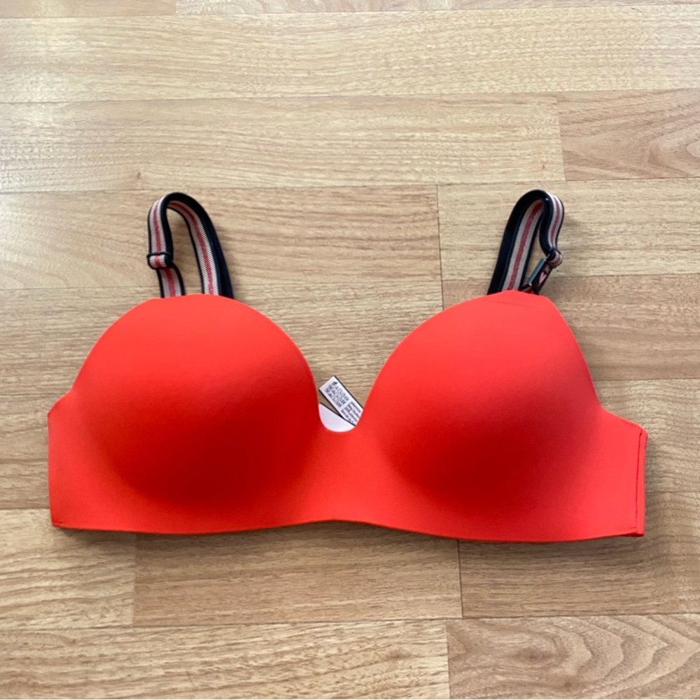 NWT Victoria’s Secret Red Lightly Lined T shirt Bra